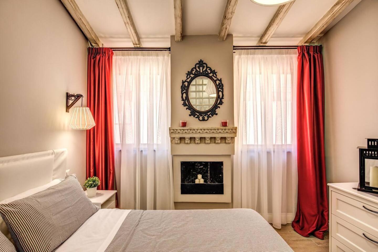 Ferienwohnung Attic With Terrace By Trevi Fountain Rom Exterior foto