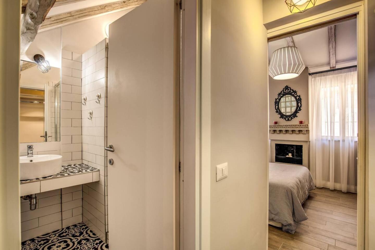 Ferienwohnung Attic With Terrace By Trevi Fountain Rom Exterior foto