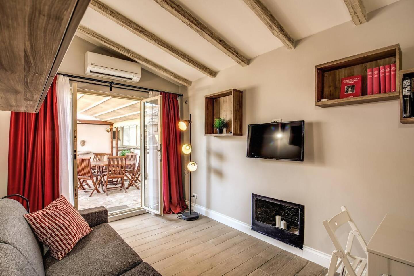 Ferienwohnung Attic With Terrace By Trevi Fountain Rom Exterior foto