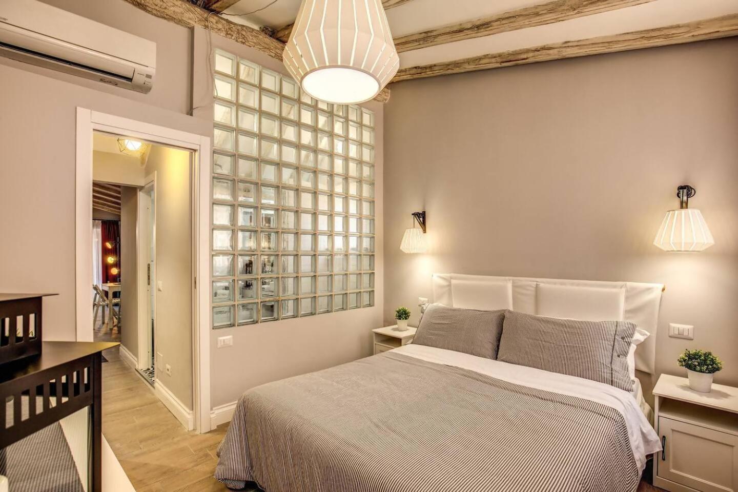 Ferienwohnung Attic With Terrace By Trevi Fountain Rom Exterior foto