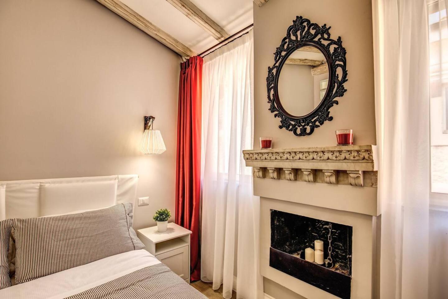 Ferienwohnung Attic With Terrace By Trevi Fountain Rom Exterior foto